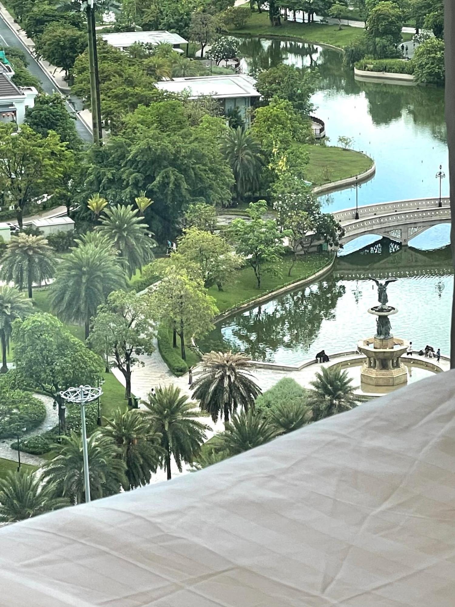 Helen 1 Bed Trong Ho Chu Nha Dang O Tai Park4-vinhomes Park Ke Ben Toa Landmak 81 Hô Chi Minh-Ville