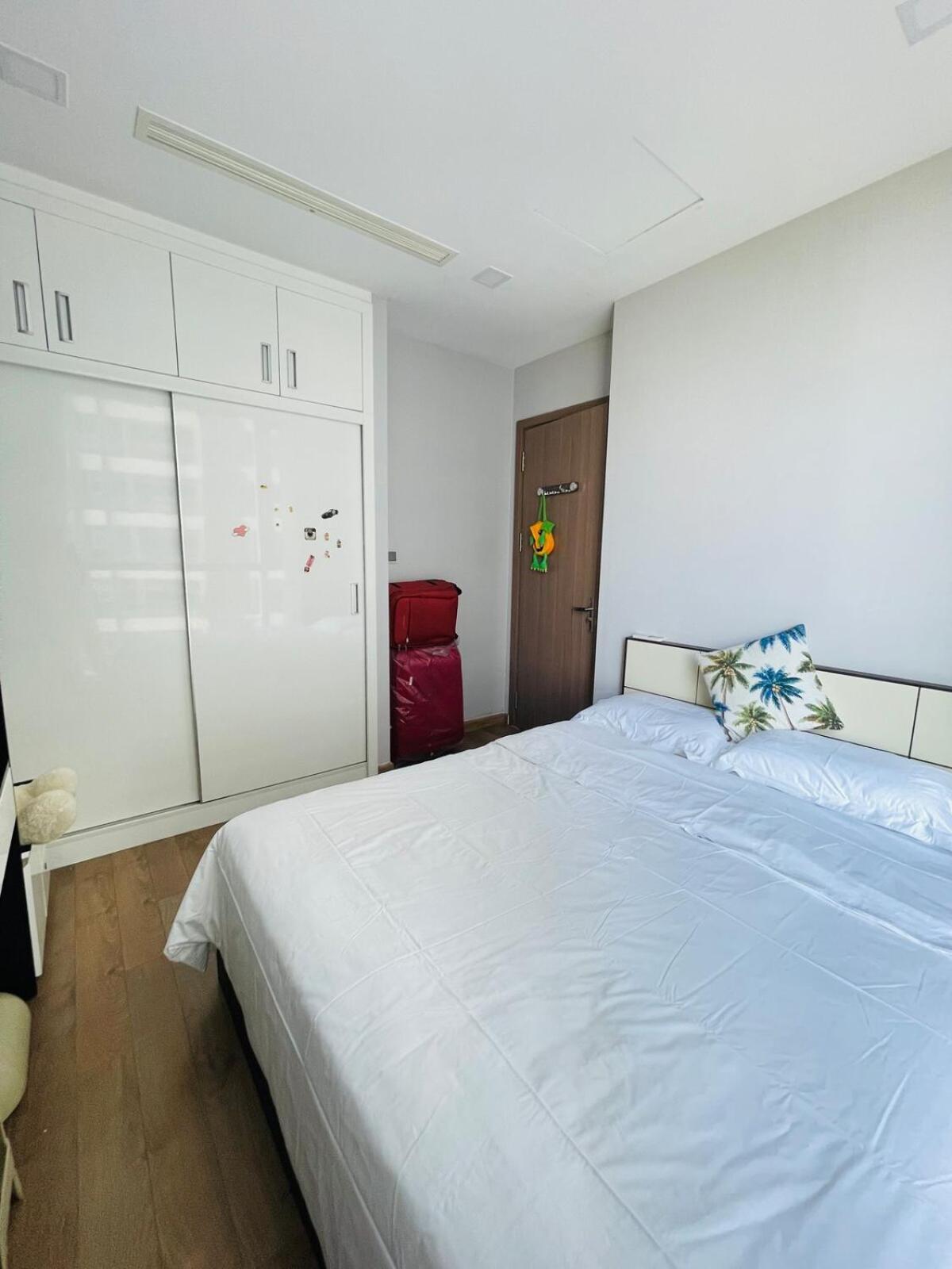 Helen 1 Bed Trong Ho Chu Nha Dang O Tai Park4-vinhomes Park Ke Ben Toa Landmak 81 *